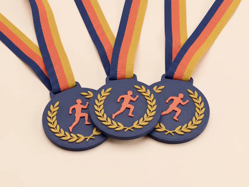 Medallas de finisher impresas en 3D con relieve de corredor y laurel y cinta a rayas, visual de ejemplo